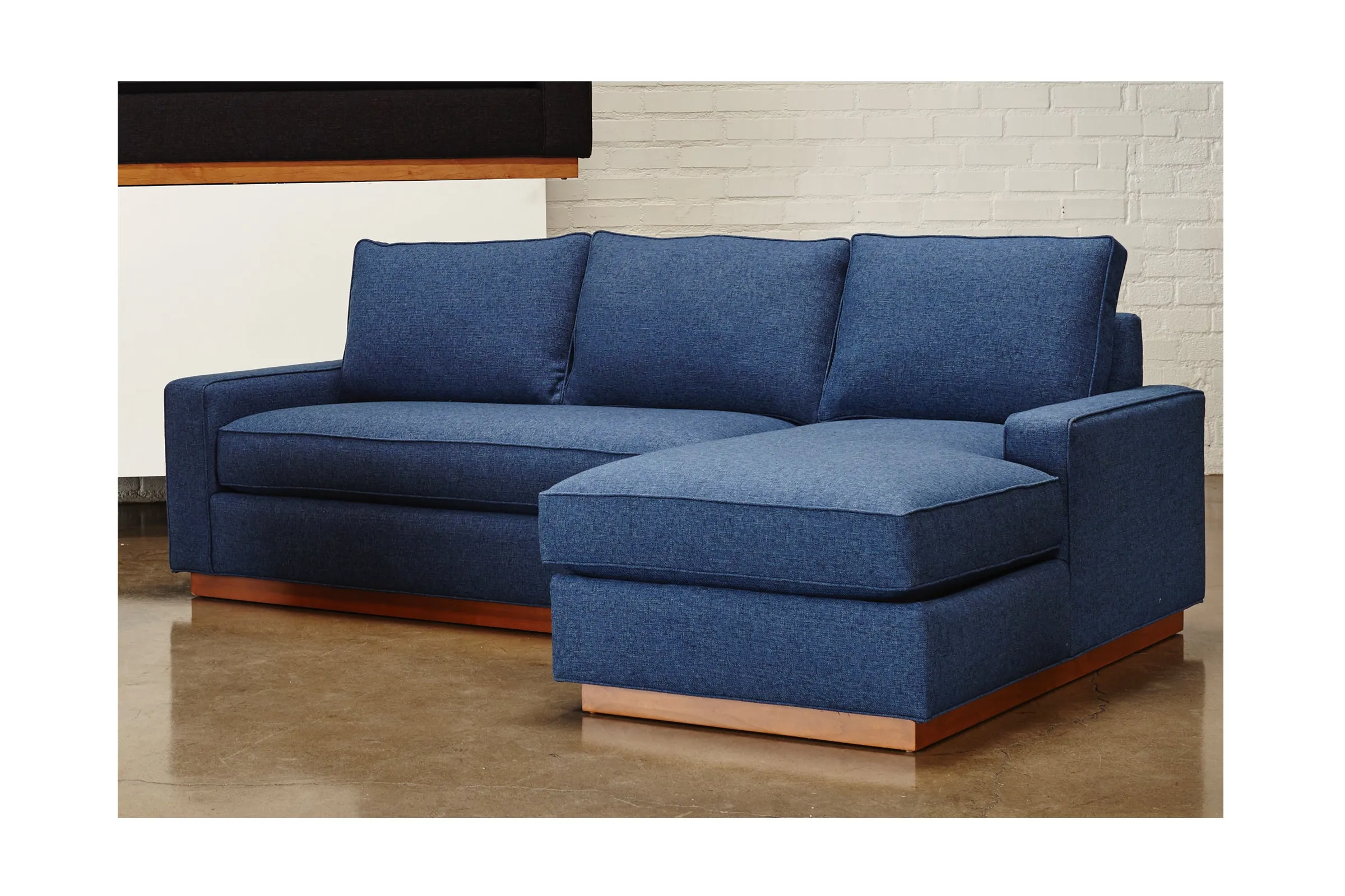 Harper 2pc Sleeper Sectional :: Leg Finish: Espresso / Sleeper Option: Memory Foam Mattress / Configuration: RAF - Chaise on the Right